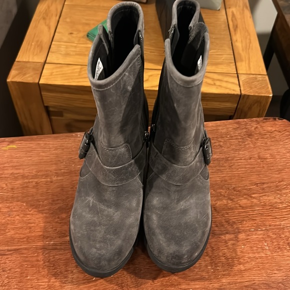 Distressed gray waterproof Sorel boots size 7 great pre loved condition - Picture 7 of 7